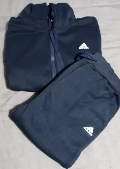 Conjunto deportivo Adidas para hombre en varios colores - miniatura 1