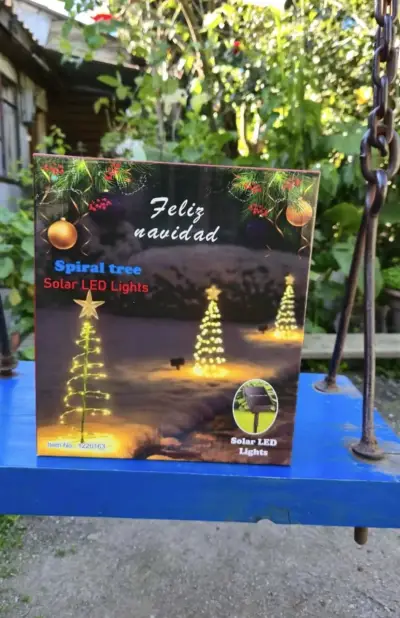 Árbol de Navidad en Espiral con Luces LED Solares - miniatura 2