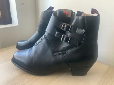 Botines de cuero negro con hebillas - miniatura 2