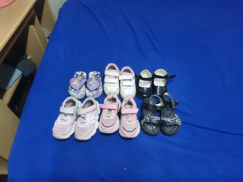 Lote de calzado infantil variado en buen estado