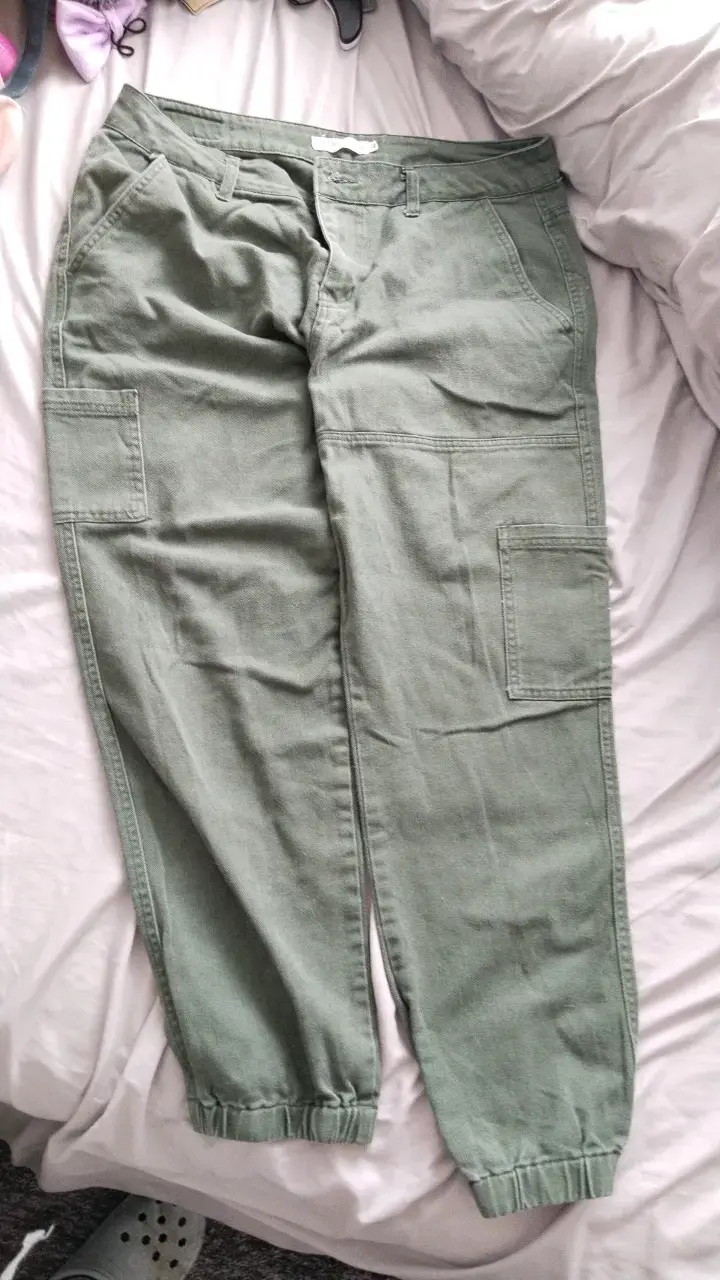 Pantalones cargo verde oliva para mujer - 1