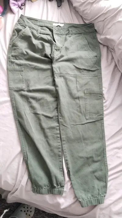 Pantalones cargo verde oliva para mujer - miniatura 1