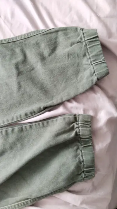 Pantalones cargo verde oliva para mujer - miniatura 2