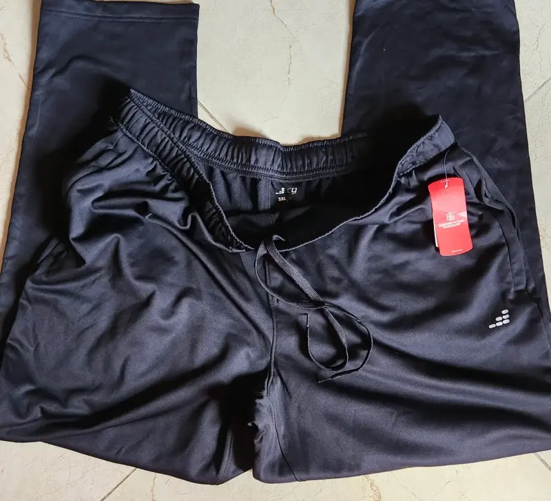 Pantalones deportivos negros con bolsillos - 2