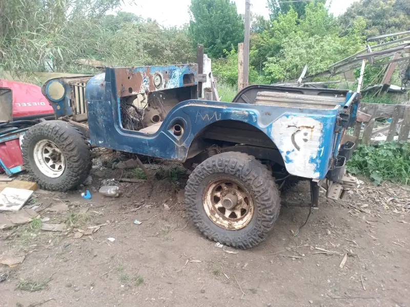 Carrocería de Jeep antiguo para restauración - 2