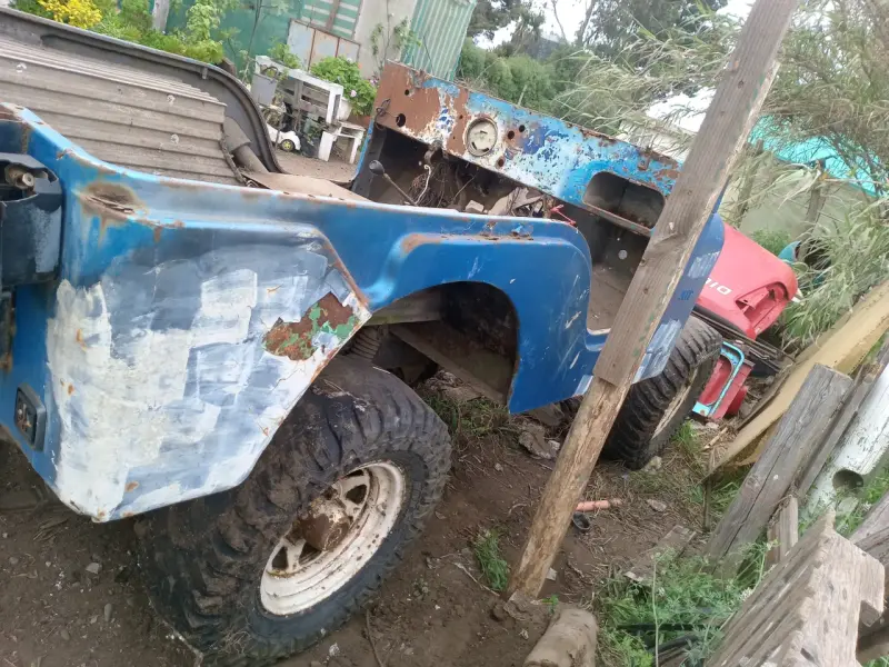 Carrocería de Jeep antiguo para restauración - 6