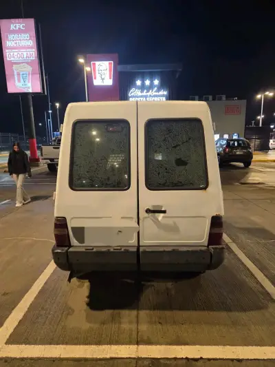 Furgón Fiat blanco en buen estado - miniatura 4
