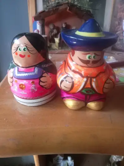 Figuras decorativas de cerámica pintadas a mano - miniatura 1
