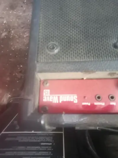 Amplificador de Bajo Ibanez Sound Wave 15 - miniatura 1
