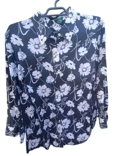 Blusa talla 1X estampado floral en blanco y neg - miniatura 1