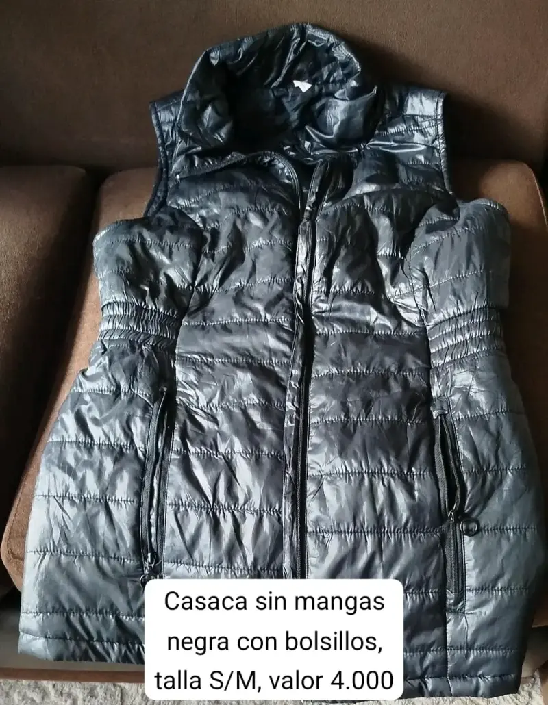 Chaleco sin mangas negro con bolsillos talla S/M