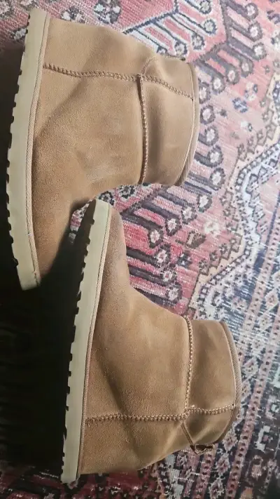 Botas de gamuza UGG color camel - miniatura 1