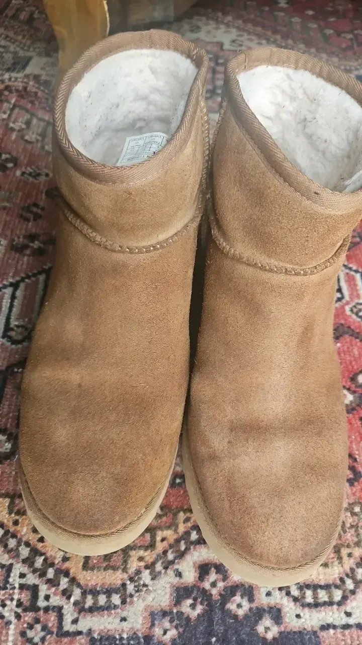Botas de gamuza UGG color camel - 4