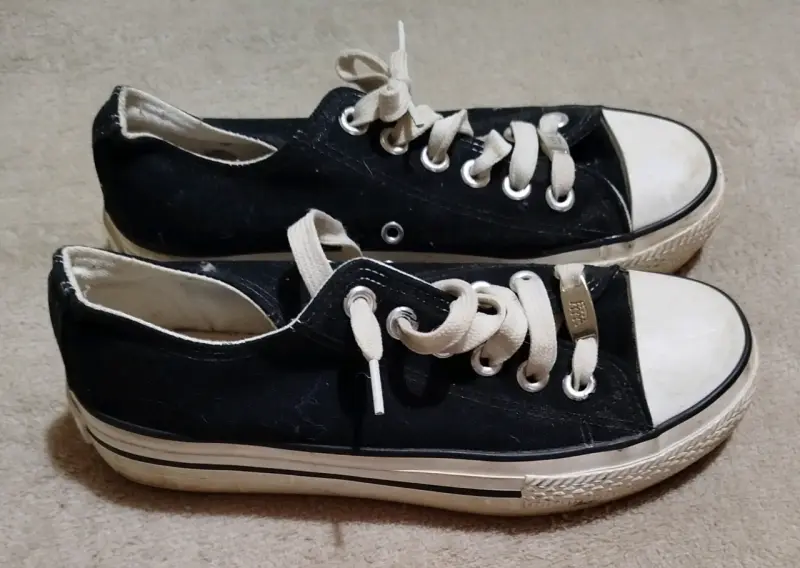 Zapatillas negras de lona estilo casual