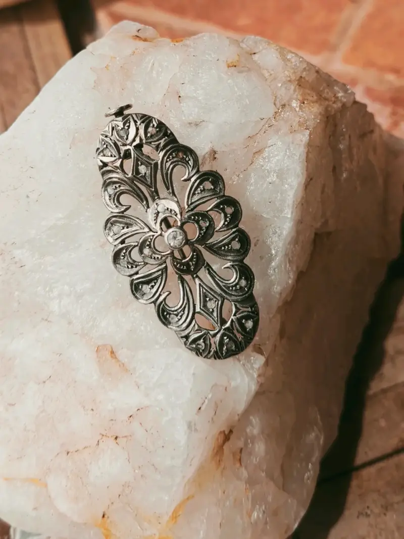 Broche de plata con diseño floral vintage - 1