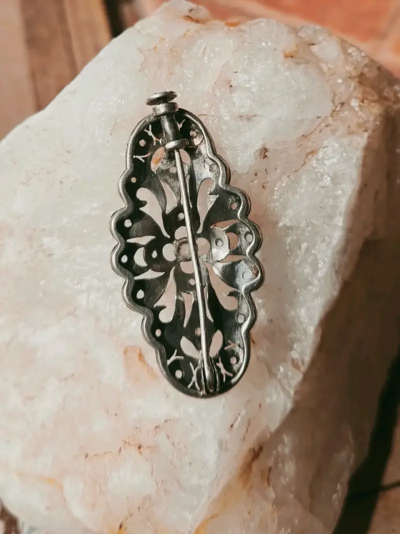 Broche de plata con diseño floral vintage - 5