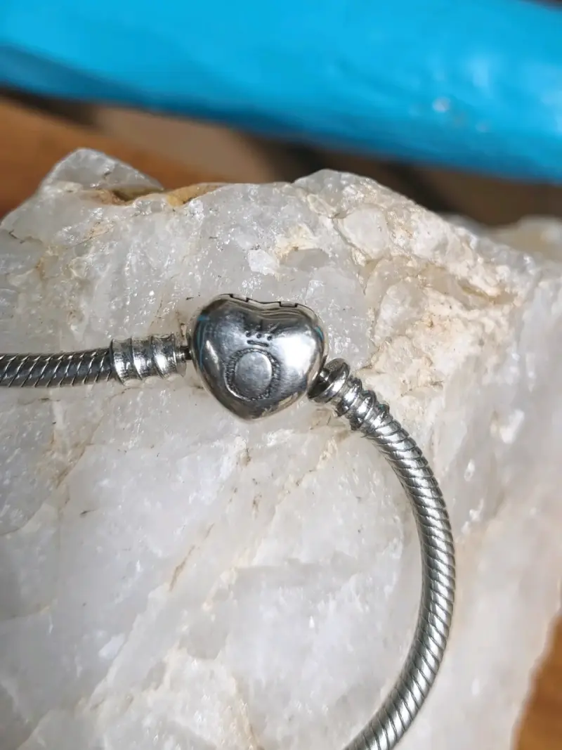 Pulsera de plata con dije de corazón Pandora - 1