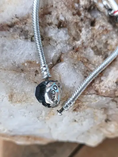 Pulsera de plata con dije de corazón Pandora - miniatura 2