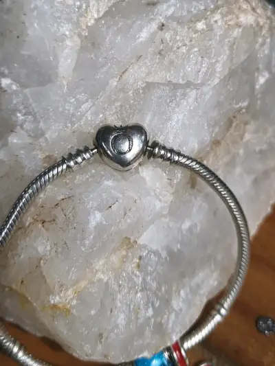 Pulsera de plata con dije de corazón Pandora - miniatura 3