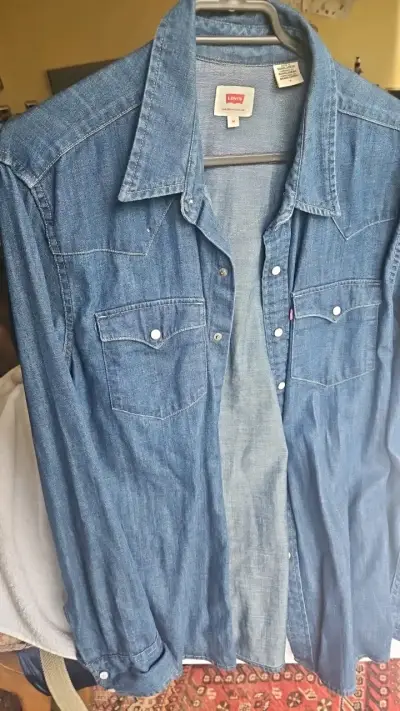 Camisa de mezclilla Levi's azul para hombre - miniatura 1