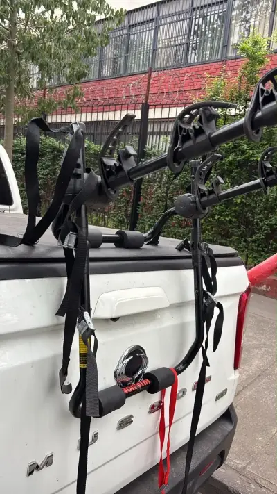 Portabicicletas para auto con correas ajustables - miniatura 1