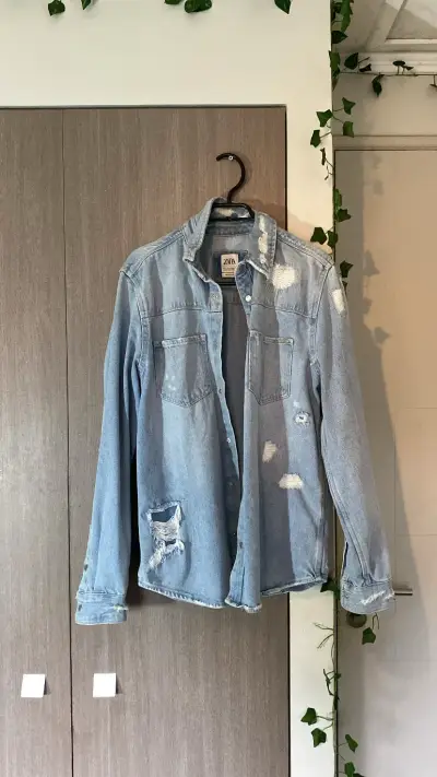 Chaqueta de mezclilla desgastada para mujer - miniatura 1
