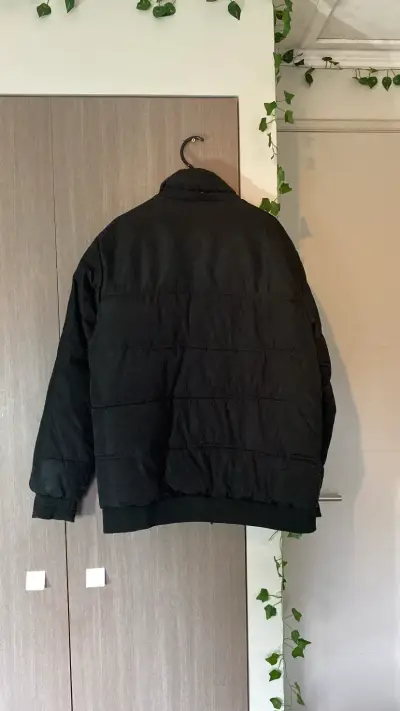 Chaqueta negra acolchada para hombre talla L - miniatura 2