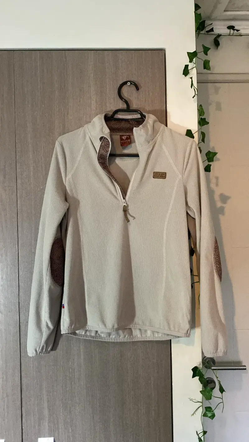 Polerón beige con detalles en codos para mujer