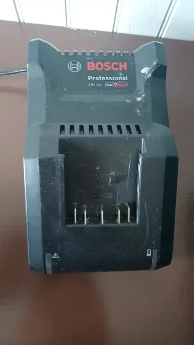 Cargador de Batería Bosch 18V 4A Profesional - miniatura 1