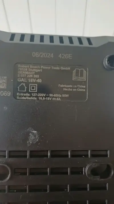 Cargador de Batería Bosch 18V 4A Profesional - miniatura 2