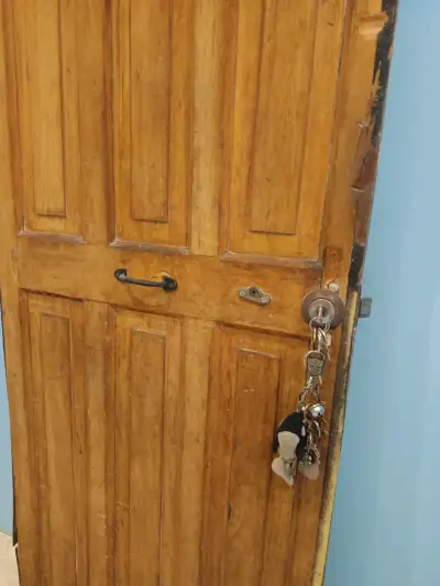 Puertas de madera con cerradura, chapa, tiradores - miniatura 2