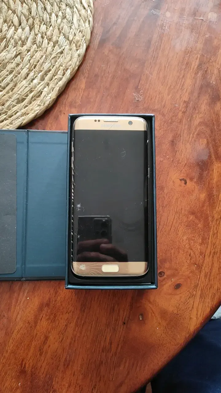 Samsung Galaxy S7 Edge 32GB Dorado - 2