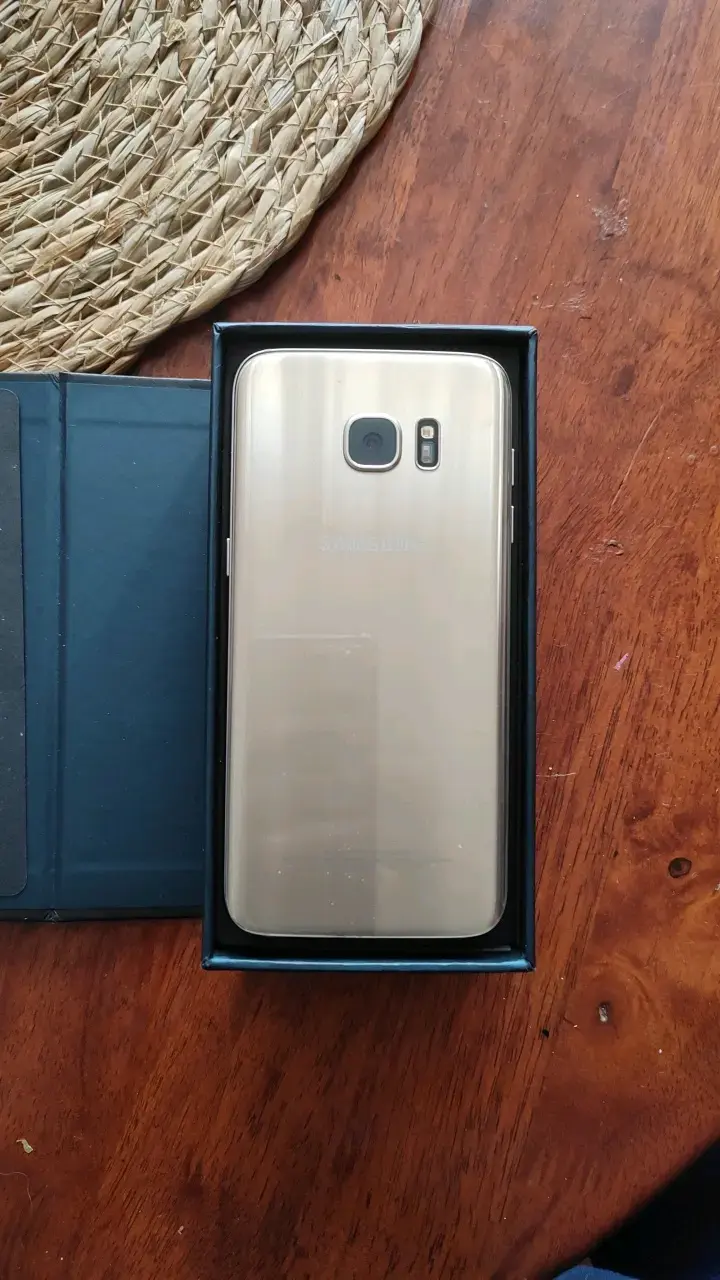 Samsung Galaxy S7 Edge 32GB Dorado - 3
