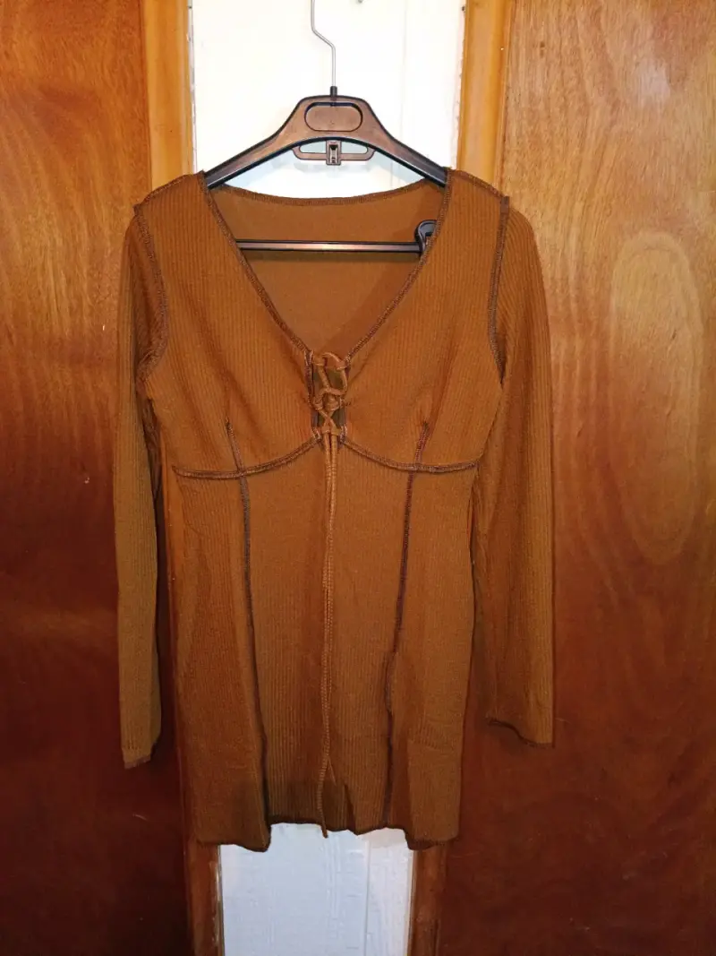 Vestido ajustado de manga larga con cordones - 2