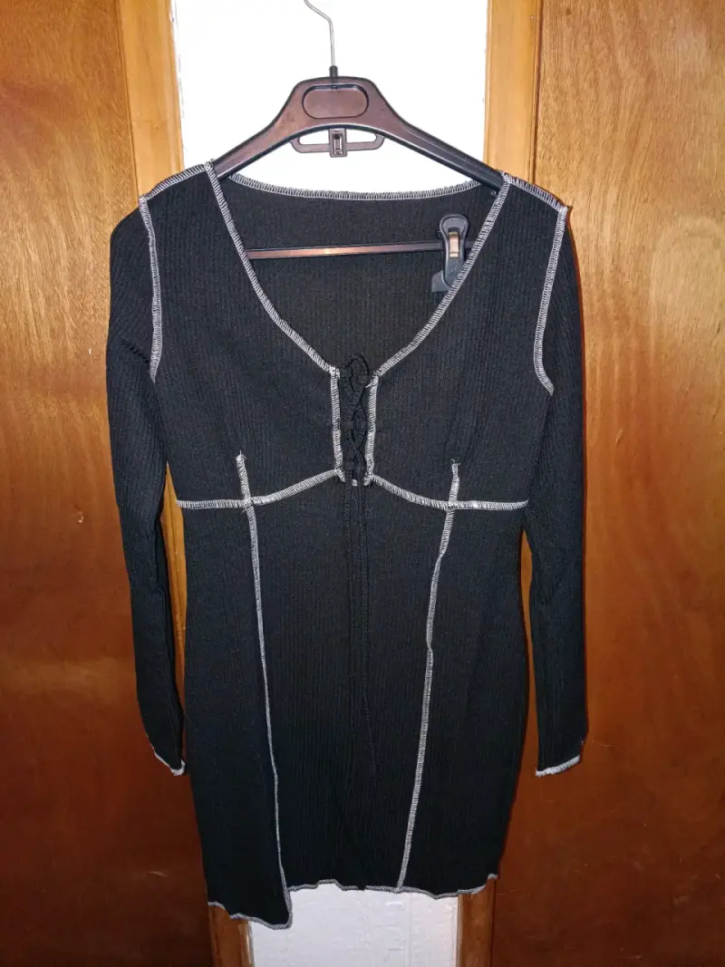 Vestido ajustado de manga larga con cordones - 4