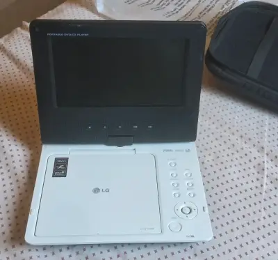 Reproductor DVD/CD Portátil LG DP351G + Bolso LG - miniatura 1