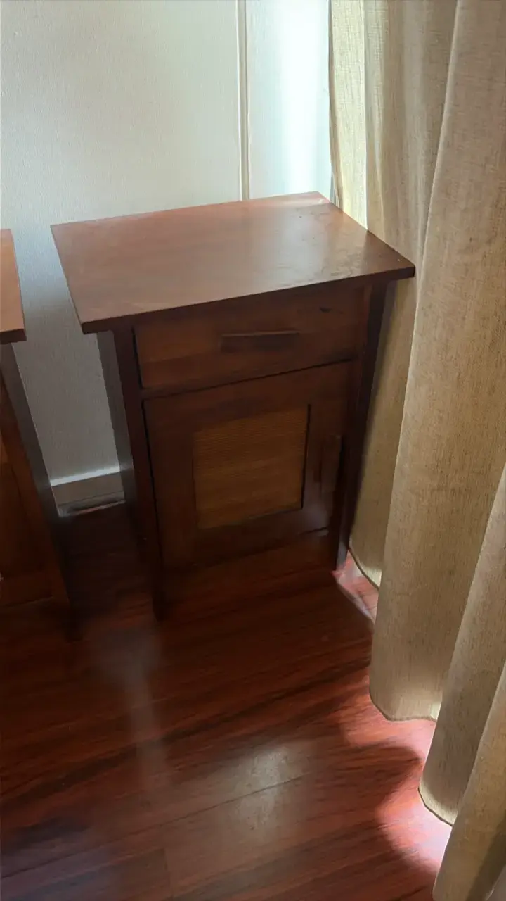 Par de Veladores de madera clásico en buen estado - 3