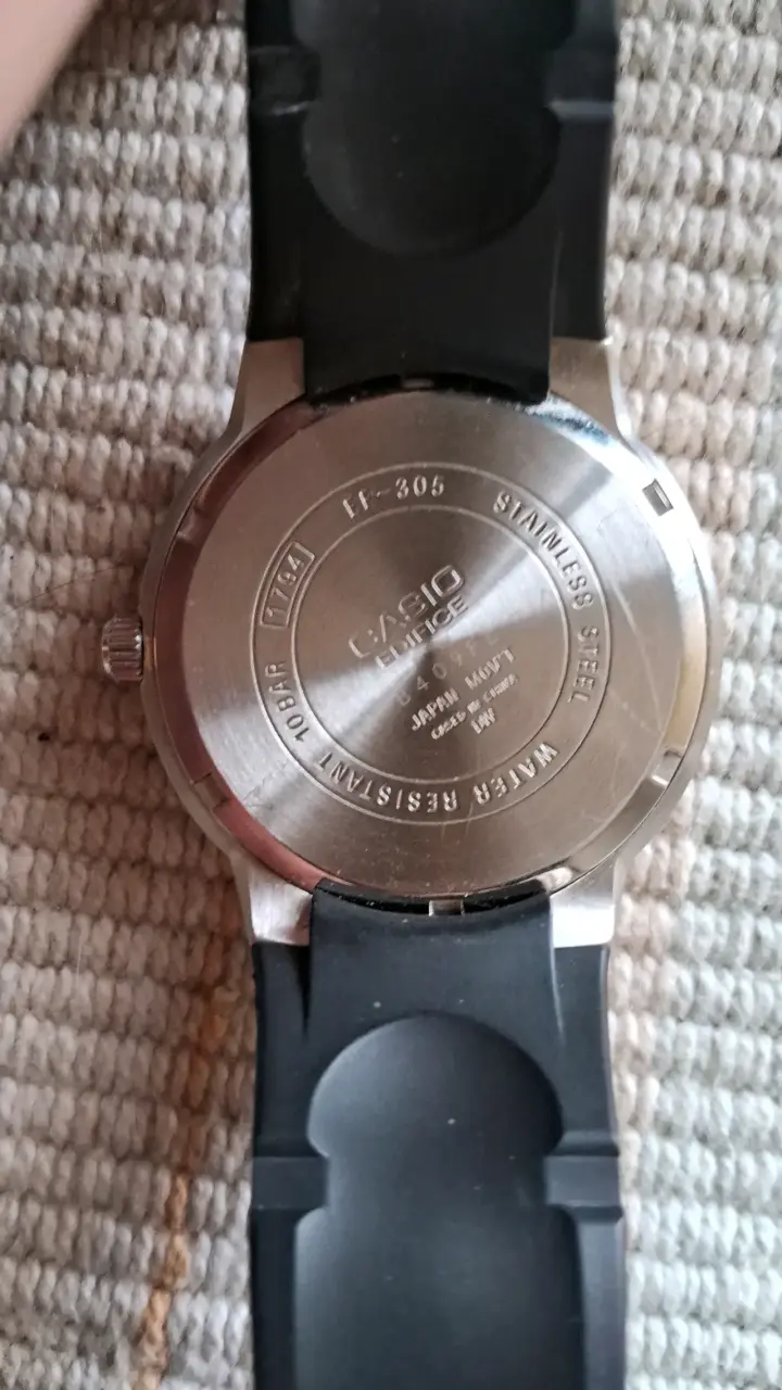 Reloj Casio Edifice Negro Resistente al Agua - 2