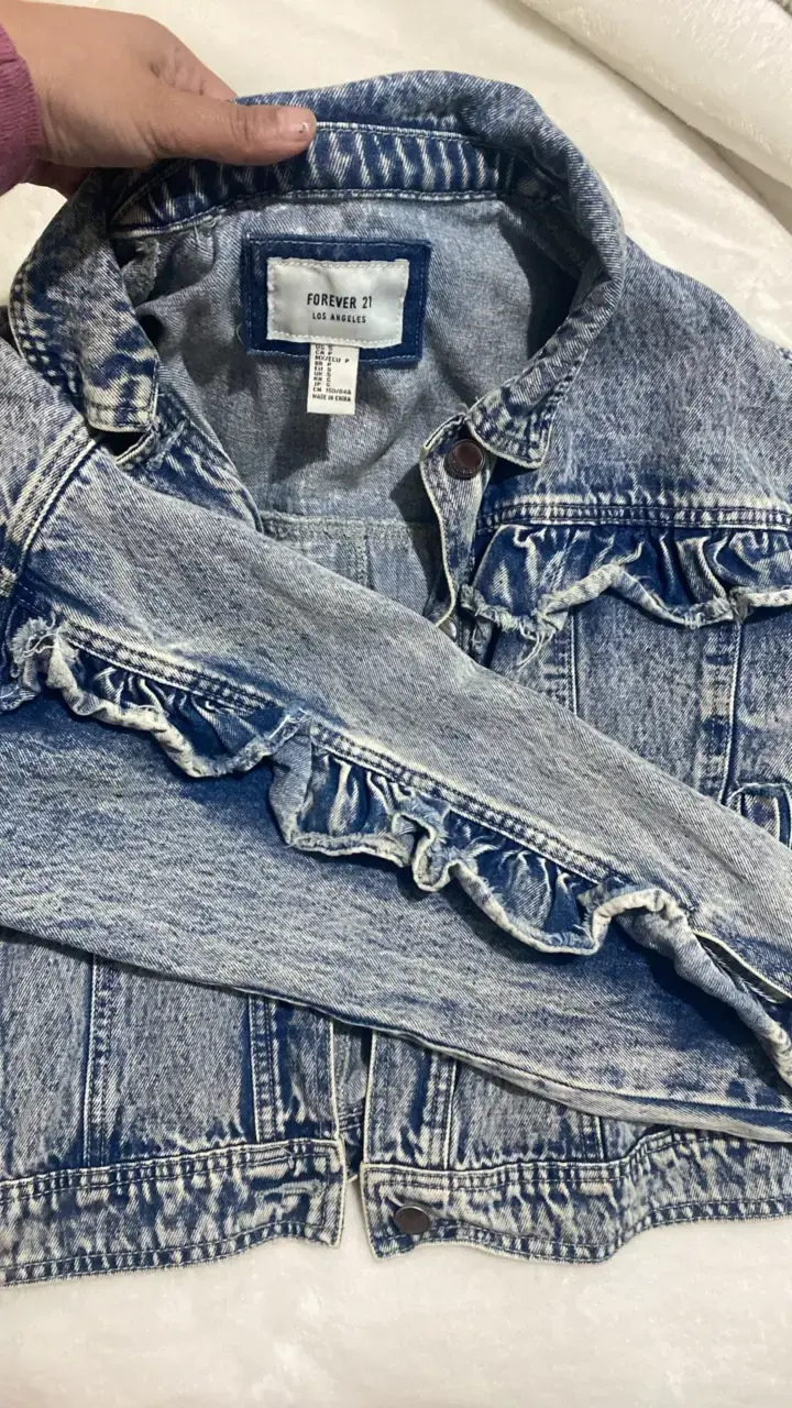 Chaqueta de mezclilla Forever 21 con volantes - 2