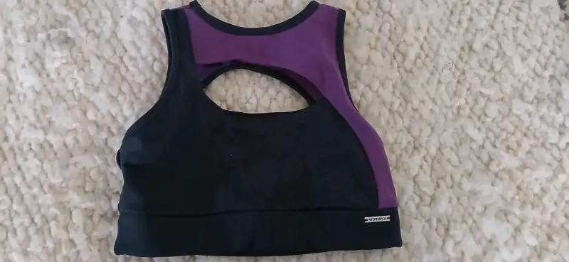 Top deportivo negro y morado Romance - 1