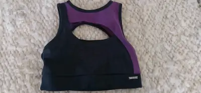 Top deportivo negro y morado Romance - miniatura 1