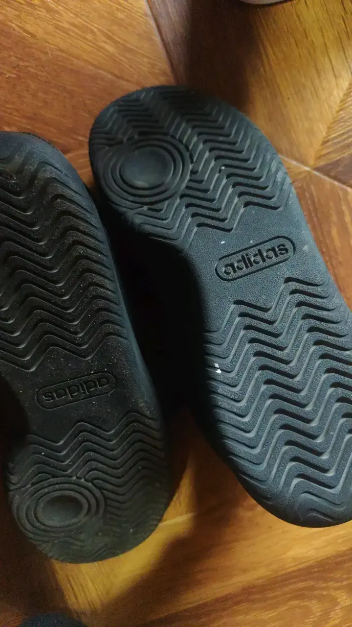 Zapatillas deportivas negras Adidas en buen estado - 3