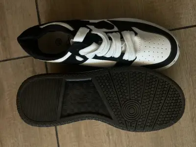 Zapatillas deportivas blancas y negras talla 37 - miniatura 2