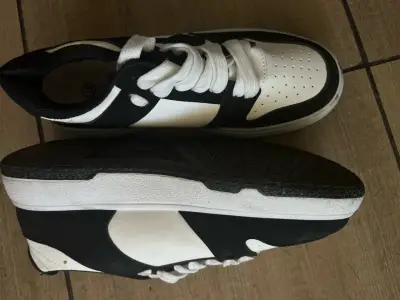 Zapatillas deportivas blancas y negras talla 37 - miniatura 3
