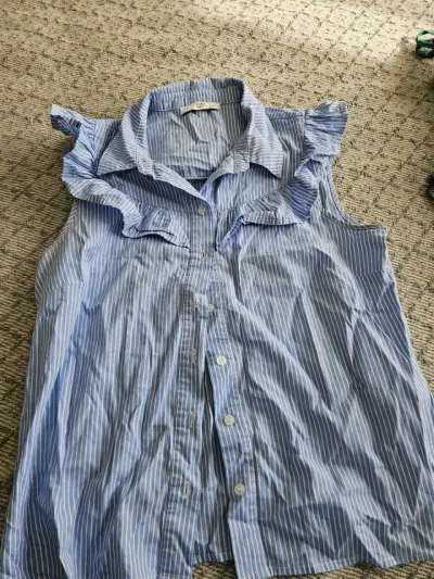 Blusa sin mangas a rayas azul con volantes - miniatura 1