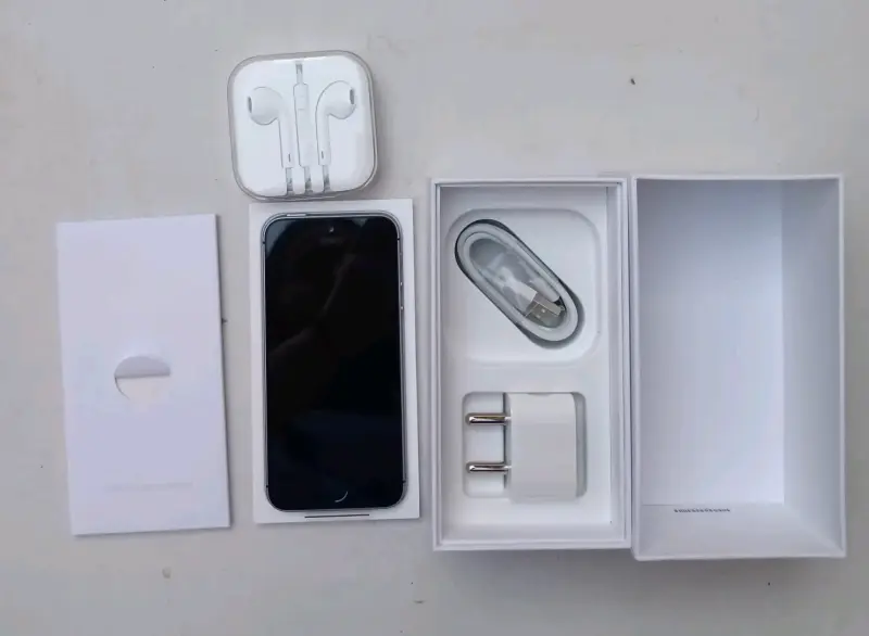 iPhone SE 128GB Gris Espacial. Nuevo. Sellado - 4