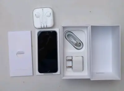 iPhone SE 128GB Gris Espacial. Nuevo. Sellado - miniatura 4