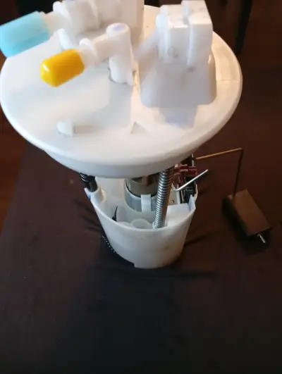 Bomba de combustible para vehículo - miniatura 4