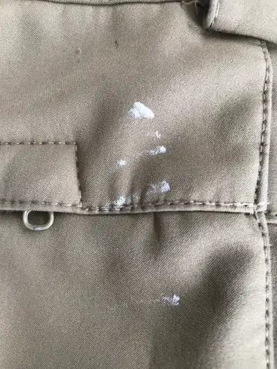 Pantalones beige para hombre con detalles - miniatura 3