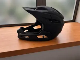 Casco de bicicleta integral negro para ciclismo - miniatura 1